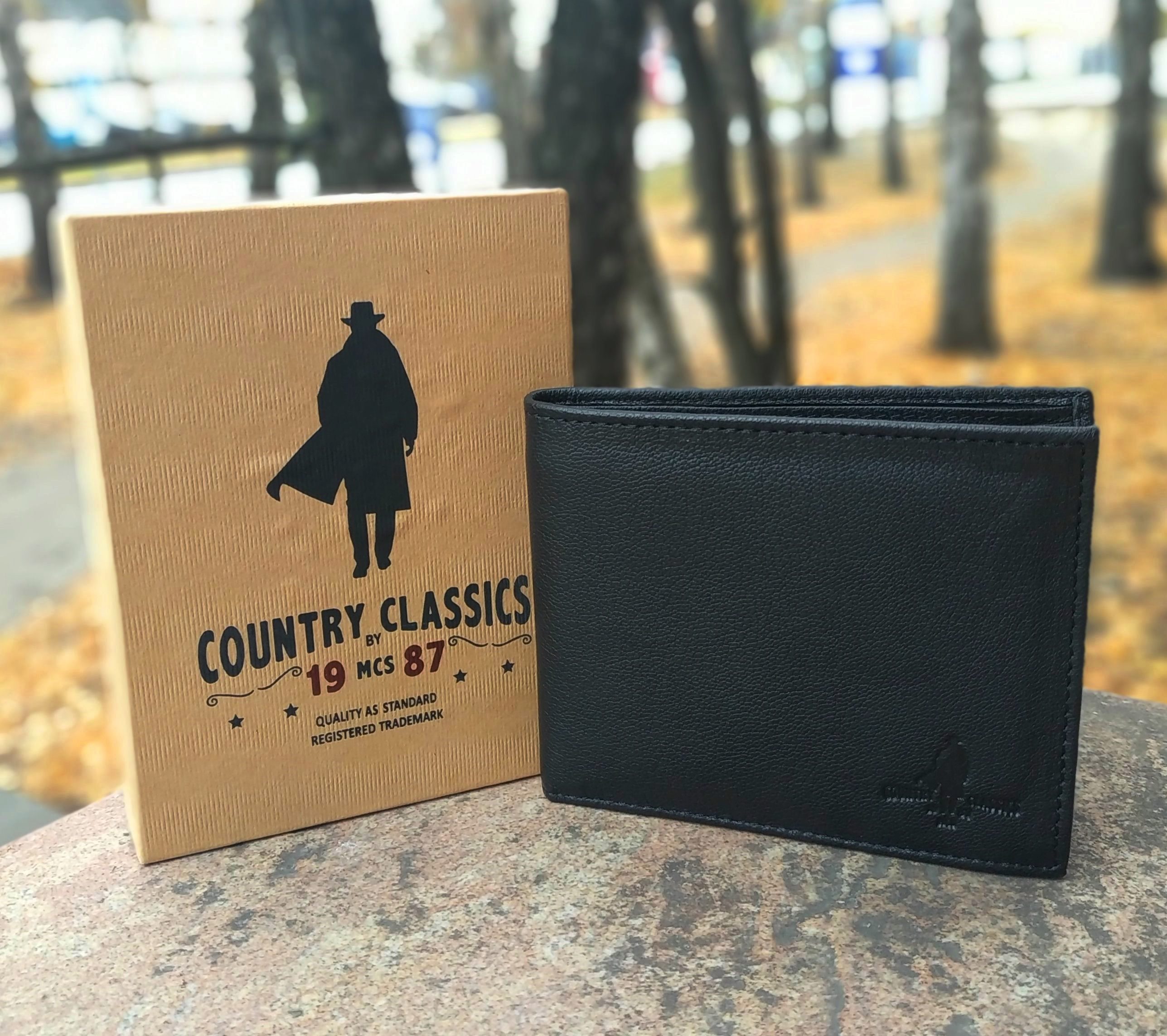 Кожаный мужской кошелек 04BLK Country Classics Кожаный мужской кошелек 04BLK Country Classics
